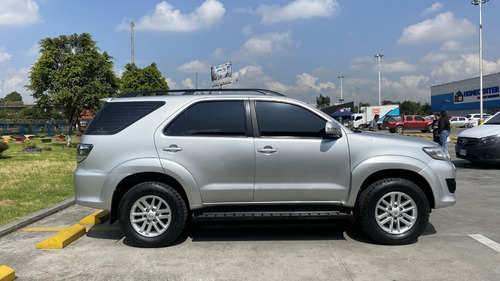 Imagen 10 de 25 de Toyota Fortuner