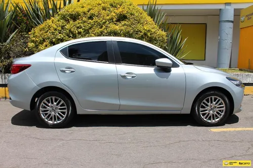 Mazda 2 1.5 Grand Touring Lx Sedan