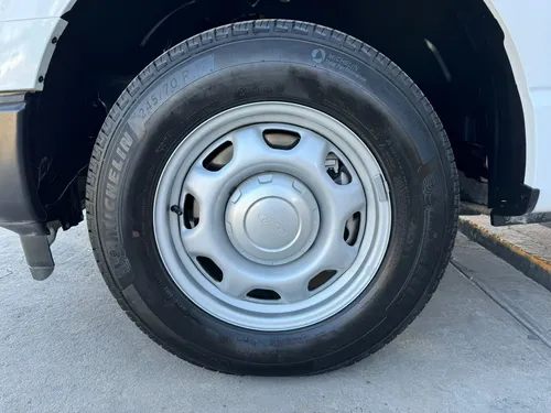 Ford F-150 3.3 XL Doble Cabina V6 4x2 At