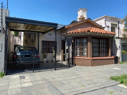 Venta De Casa En Gran Lote Con Pileta! Haedo Chico-