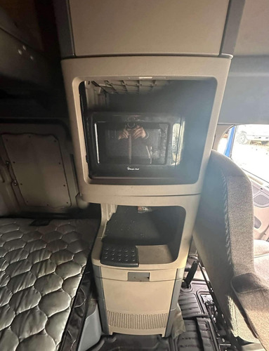 Freightliner Cascadia Evolution 2017 13 Velocidades Manual.