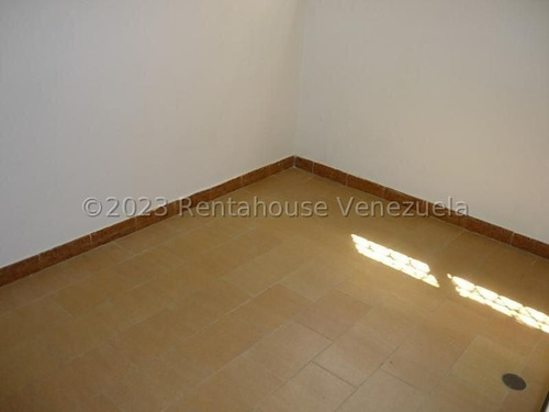 Imagen 5 de 18 de En Alquiler Espaciosa Aparto-quinta Ubicada En Avenida De Alto Tráfico En Prebo. Dos Niveles Ideal Para Su Negocio