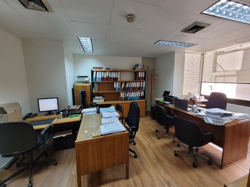 Imagen 7 de 9 de Amplia Oficina En Venta Providencia