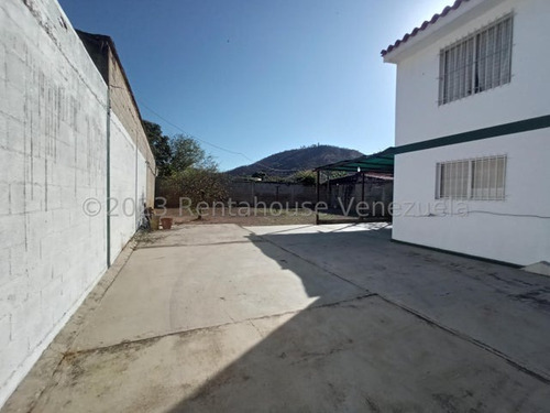 Casa Duplex En Venta 443 Mts Zona Exclusiva De Cagua Urb Santa Rosalia 25-5347 Gjg