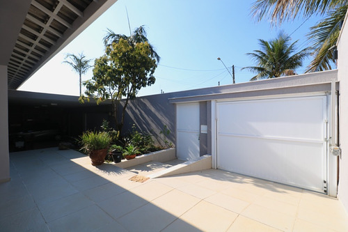 Imagem 12 de 20 de Casa Com Piscina Em Uma Area De 720 M2 Distante Apenas 450 Metros Da Praia Em Peruibe-sp
