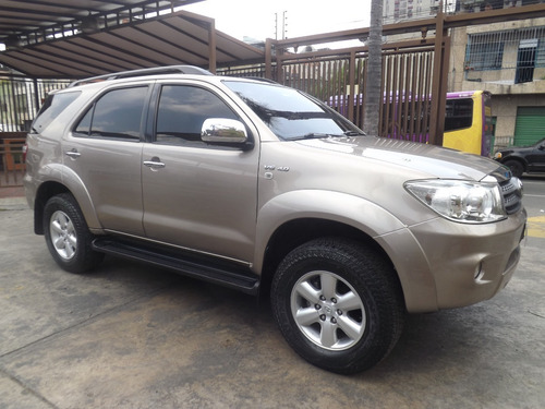 Imagen 2 de 9 de Toyota Fortuner