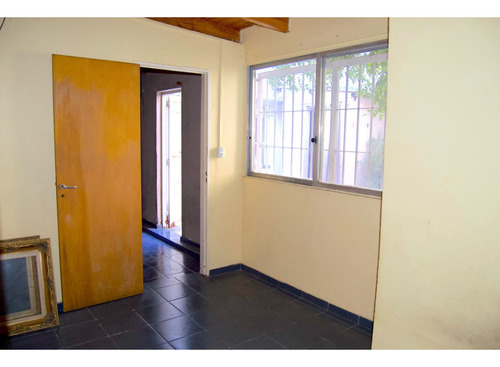 Venta Casa Multi-vivienda (2 Casas De 2 Dorm. + Comercio) Apta Credito
