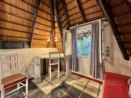 Casa De Tres Dormitorios En Venta, Pinares, Punta Del Este.