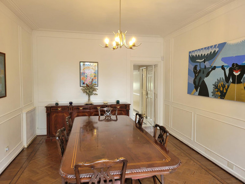 Casa De Estilo En Barrio Parque