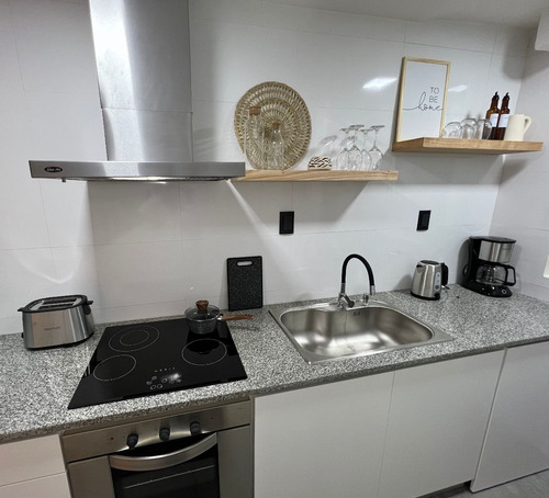 Caba. Departamento Impecable. Para Entendidos . Solo Para Para Alquiler Temporario. Recientemente Remodelado Completamente A Nuevo. 2 Ambientes A 1 Cuadra Del Obelisco Para 4 Personas