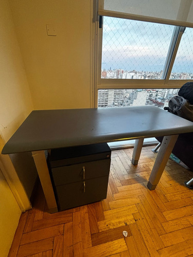 Escritorio Usado Excelente Condición Con Cajonera Con Ruedas Azul Petróleo (Usado)