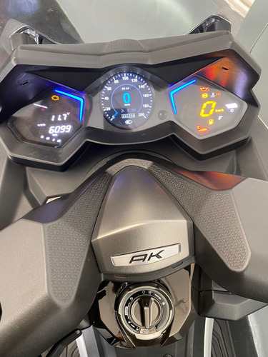Kymco Ak 550