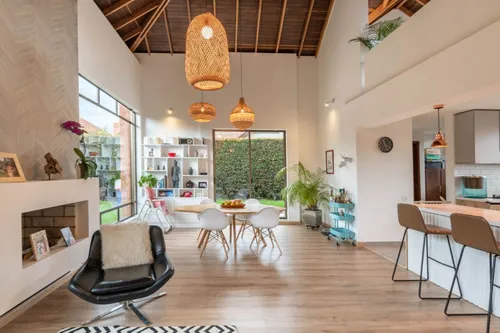 Casa En Venta En Canelon. Cod V15829