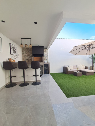 Venta Amplia Casa Sector Costa Laguna