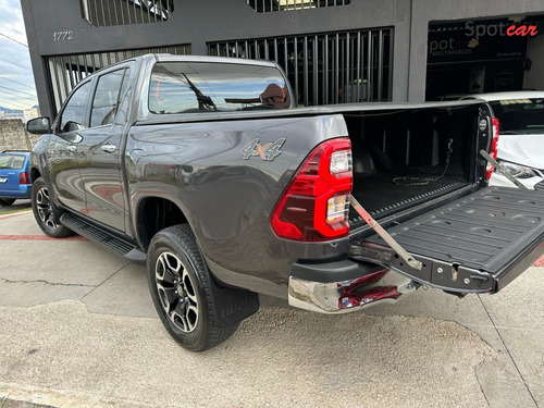 Toyota Hilux 2.8 D-4D TURBO DIESEL CD SRX 4X4 AUTOMÁTICO