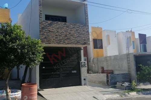 Imagen 6 de 25 de Casa Duplex En Las Bugambilias 3er Sector Totalmente Remodelada Excelentes Acabados 3 Recamaras Lista Para Habitar, Amplia Sala Comedor Concepto Abierto
