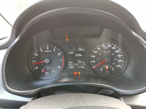 Imagen 2 de 13 de Kia Rio Hb Lx
