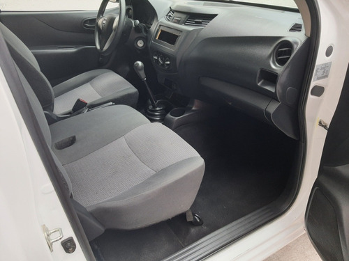 Imagen 9 de 15 de Nissan Np300 2.5 Chasis Cabina Dh Pack Seg Mt 2019