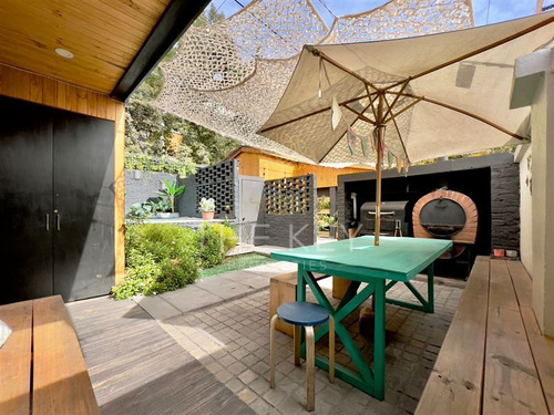 Casa En Venta De 5 Dormitorios Y Piscina - Ñuñoa