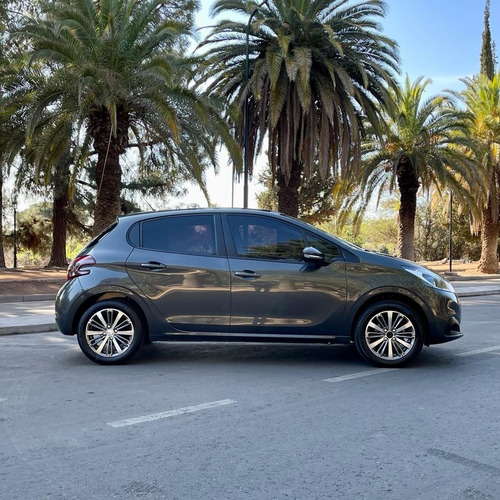 Imagen 5 de 10 de Peugeot 208 1.6 5ptas Feline 115cv