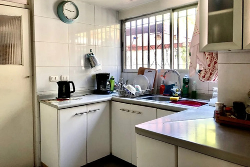 Buena Casa, Sector Tranquilo, 4 Dorm, 3 Baños, 2 Estacionami