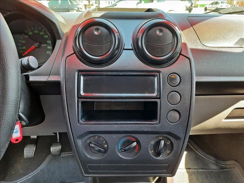 Imagem 6 de 9 de Ford Fiesta Fiesta 1.6 Mpi Sedan 8v Flex 4p Manual 2008