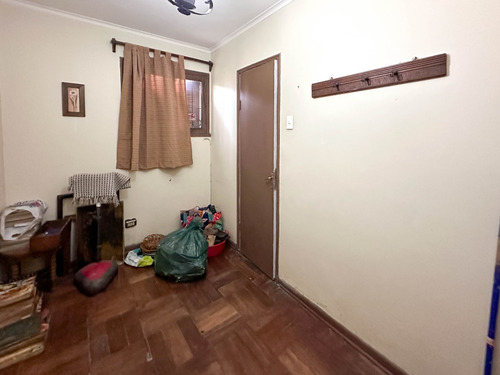 Oportunidad Para Remodelar. Una Ubicación Inmejorable.