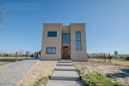 Casa En El Barrio Araucarias, Puertos