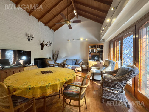 Casa Venta En Vicente López 7 Ambientes Jardín
