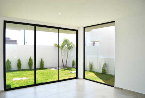 Hermosa Residencia En Real Del Bosque, 5 Recámaras, Roof Garden, Estudio, Jardín