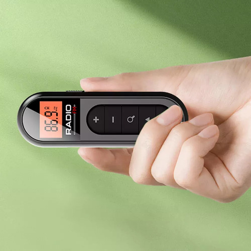 Mini Radio Personal Recargable Con Clip Para El Cuello