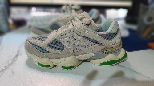 New Balance 9060 Bricks And Woods (Usado)