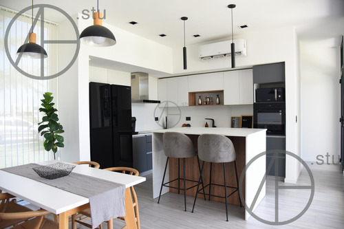 Casa En Venta 4 Ambientes En Naudir Escobar