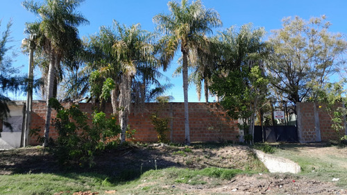 Vendo Excepcional Terreno Alto Con Muchas Mejoras En Esquina, Corrientes!