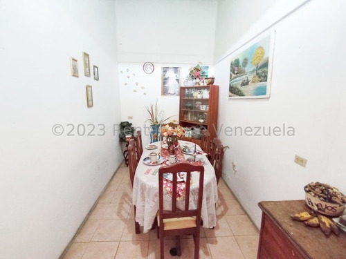 Amplia Casa En Venta Ubicada En Calle Tranquila Y Segura De El Paraíso Cabudare,gabriela C