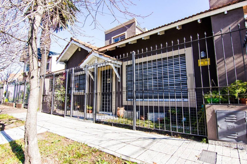 Venta Casa 4 Ambientes, Castelar Norte Excelente Chalet Reciclado A Nuevo En La Mejor Zona De Cast..