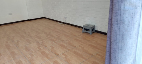 Casa 1 Piso 2 Dormitorios, 2 Baños, Estacionam. Techado.-
