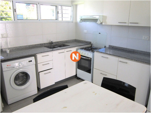 Impecable Casa Minimalista, Moderna, A Pocas Cuadras De La Playa Mansa. - Ref: 216355