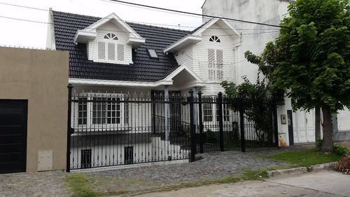 Venta Casa 5 Ambientes Bernal