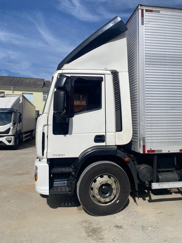 Iveco Tector 170e21 4x2 - 2020 Com Baú