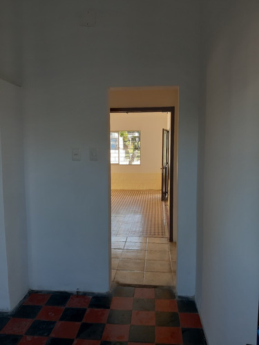 Casa De 2 Dormitorios En Las Piedras, Canelones