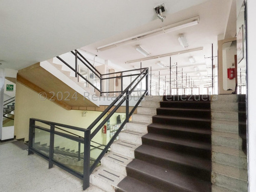 #*25-18137 Este Edificio De Cinco Niveles, Ubicado En El Centro Histórico Y Comercial De La Ciudad, Está Disponible En Alquiler, Barquisimeto, Lara. Adelaida Armeya