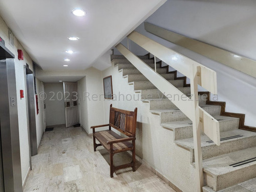 Apartamento Penthouse Dúplex Remodelado 295 M² 4h, 7b, 3p, Residencia Geminis En Calle Cerrada En Venta En Los Samanes Avenida 3 Caracas