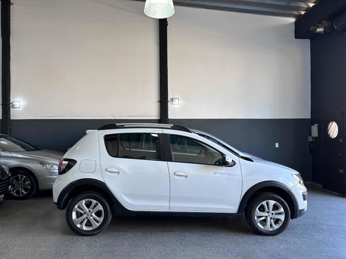 Imagen 4 de 25 de Renault Sandero Stepway 2017 1.6 Privilege 105cv