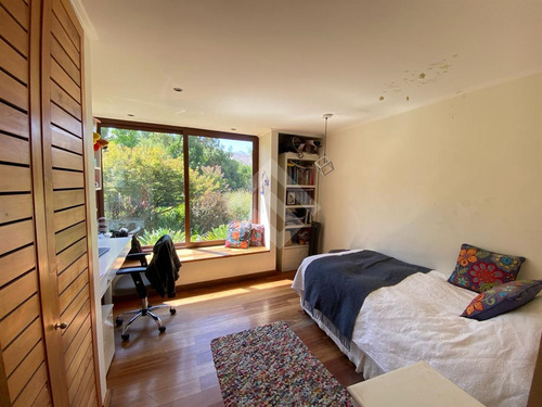 Casa En Venta De 5 Dorm + Estar Y Subt. En Las Brisas Co