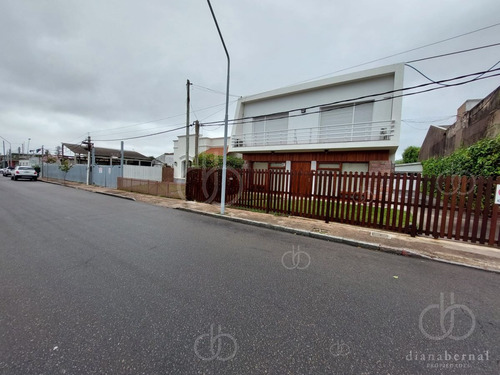 Imagen 2 de 6 de Maldonado Centro, Dos Casas En Un Padrón.