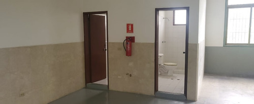 Imagen 8 de 12 de #1606 Galpon 1.400m2 Urb. Miranda.