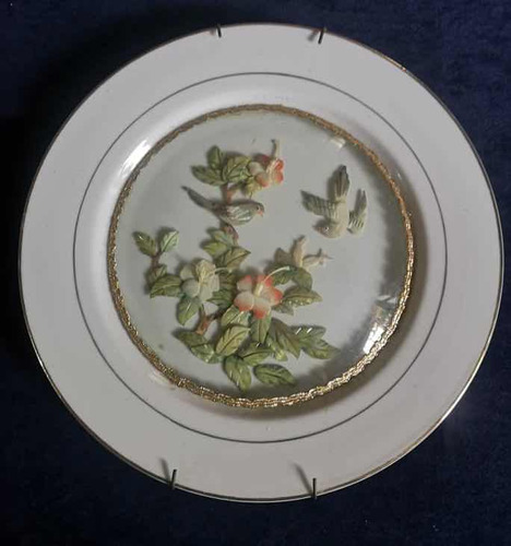 Par De Platos De Porcelana China Con Aplicaciones De Nácar.