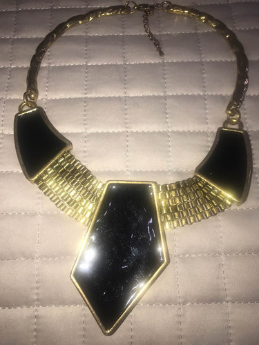 Max Colar Preto Dourado Usado Lindo!