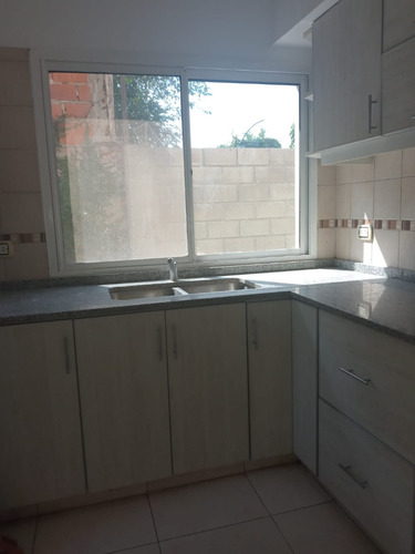 Departamento En Planta Baja Con Entrada Independiente Con Doble Portón De Seguridad.
